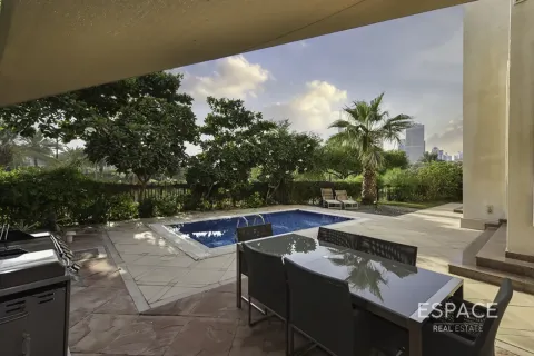 Villa en Jumeirah Islands, Dubai, 4 dormitorios, 492 m², № 122294 - foto 2