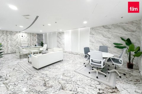 Снять в аренду офис в Аль-Барше, Дубай: 204.4м², № 12070 - фото 1