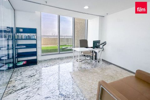 Снять в аренду офис в Аль-Барше, Дубай: 204.4м², № 12070 - фото 9