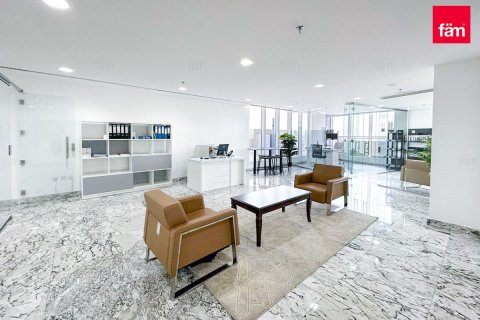 Снять в аренду офис в Аль-Барше, Дубай: 204.4м², № 12070 - фото 3