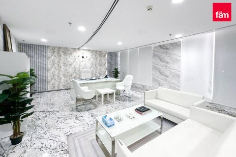 Снять в аренду офис в Аль-Барше, Дубай: 204.4м², № 12070 - фото 2