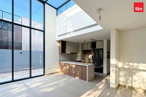 Townhouse in Dubai 4 bedrooms, 390.9 sq.m. № 124576 - photo 2