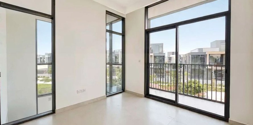 Townhouse in Dubai 4 bedrooms, 390.9 sq.m. № 124576
