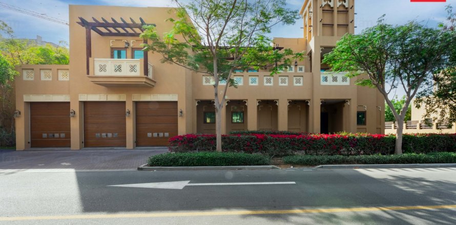 Villa en Al Furjan, Dubai, 6 dormitorios, 875 m², № 99381