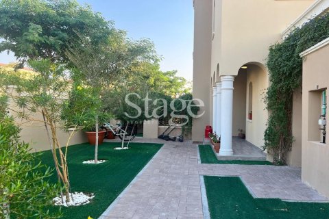 Вилла в Dubai Land, Дубай, 4 спальни, 276м², № 122085