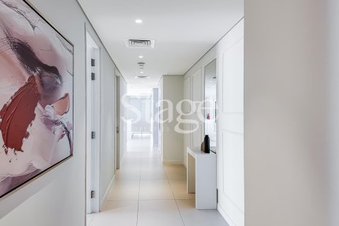 Apartment in Dubai 3 bedrooms, 195 sq.m. № 139555 - photo 11