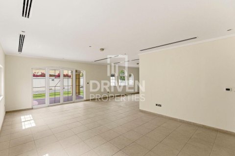 Villa en Jumeirah Park, Dubai, 3 dormitorios, 541.16 m², № 129732 - foto 10