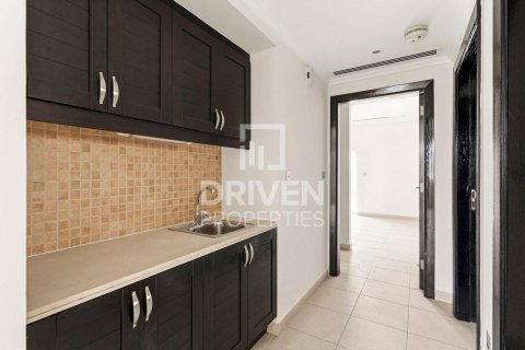 Villa en Jumeirah Park, Dubai, 3 dormitorios, 541.16 m², № 129732 - foto 8