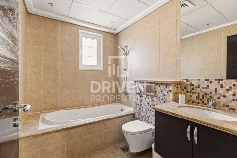Villa en Jumeirah Park, Dubai, 3 dormitorios, 541.16 m², № 129732 - foto 4