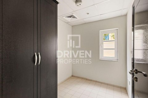 Villa en Jumeirah Park, Dubai, 3 dormitorios, 541.16 m², № 129732 - foto 12
