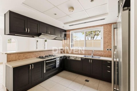 Villa en Jumeirah Park, Dubai, 3 dormitorios, 541.16 m², № 129732 - foto 9