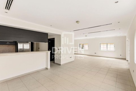 Villa en Jumeirah Park, Dubai, 3 dormitorios, 541.16 m², № 129732 - foto 21