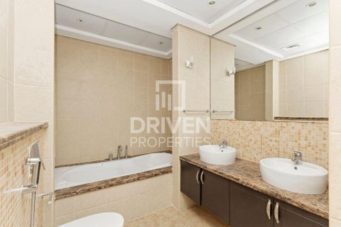 Villa en Jumeirah Park, Dubai, 3 dormitorios, 541.16 m², № 129732 - foto 3