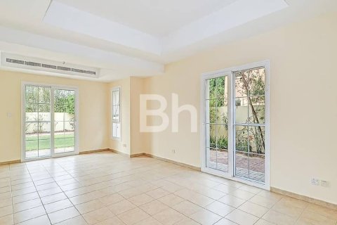 Снять в аренду таунхаус в Арабиан Ранчес, Дубай: 3 спальни, 226м², № 23447 - фото 8