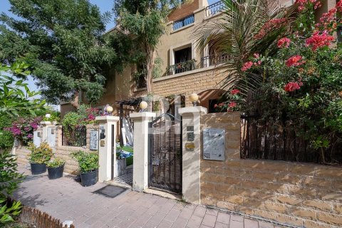 Townhouse in Jumeirah Village Circle, Dubai 3 bedrooms, 269 sq.m. № 23449 - photo 12
