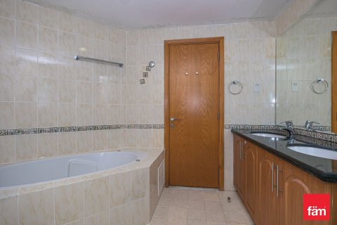 Apartment in Dubai Marina, Dubai 3 bedrooms, 198.3 sq.m. № 109445 - photo 20