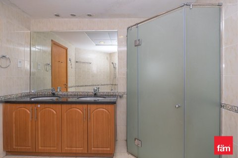 Apartment in Dubai Marina, Dubai 3 bedrooms, 198.3 sq.m. № 109445 - photo 24