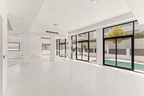 Villa in Al Furjan, Dubai 4 bedrooms, 608.61 sq.m. № 137111 - photo 3