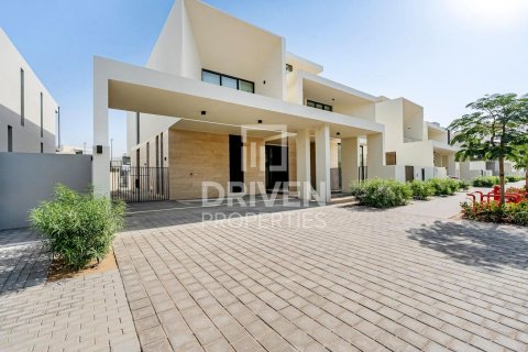 Villa in Dubai Hills Estate, Dubai 5 bedrooms, 649.02 sq.m. № 137106 - photo 30