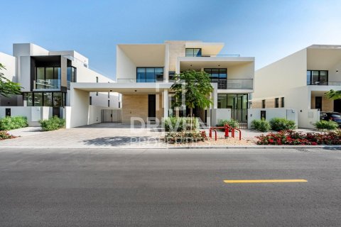 Villa in Dubai Hills Estate, Dubai 5 bedrooms, 649.02 sq.m. № 137106