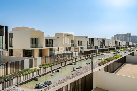 Villa in Dubai Hills Estate, Dubai 5 bedrooms, 649.02 sq.m. № 137106 - photo 26