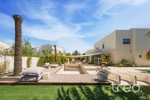 Villa in Meadows, Dubai 5 bedrooms, 418.06 sq.m. № 134697