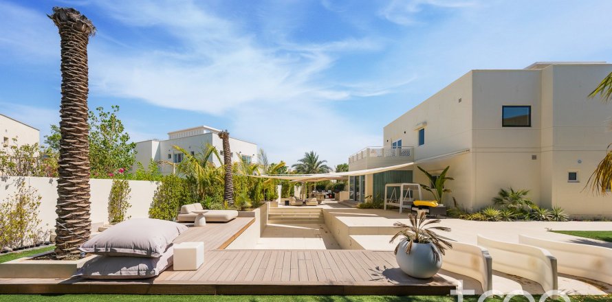 Villa in Meadows, Dubai 5 bedrooms, 418.06 sq.m. № 134697