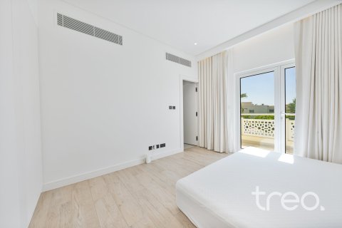 Villa in Meadows, Dubai 5 bedrooms, 418.06 sq.m. № 134697 - photo 11