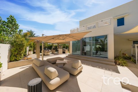 Villa in Meadows, Dubai 5 bedrooms, 418.06 sq.m. № 134697 - photo 5