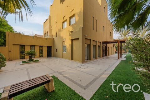Villa à Arabian Ranches, Dubai, 7 chambres, 505.67 m², № 134698 - photo 3