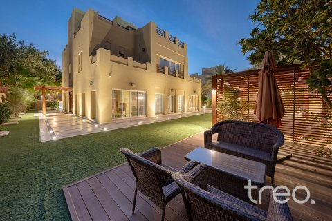 Villa à Arabian Ranches, Dubai, 7 chambres, 505.67 m², № 134698 - photo 2