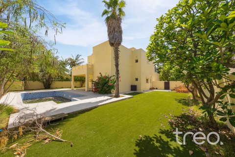 Villa in Meadows, Dubai 4 bedrooms, 380.81 sq.m. № 134689 - photo 15