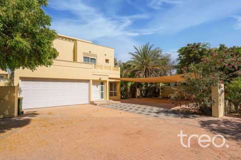 Villa in Meadows, Dubai 4 bedrooms, 380.81 sq.m. № 134689 - photo 2