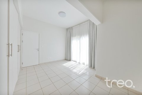 Villa in Meadows, Dubai 4 bedrooms, 380.81 sq.m. № 134689 - photo 6