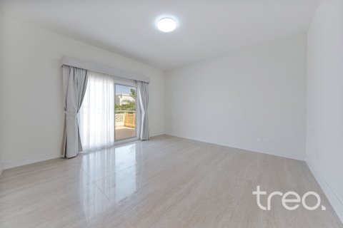 Villa in Meadows, Dubai 4 bedrooms, 380.81 sq.m. № 134689 - photo 8