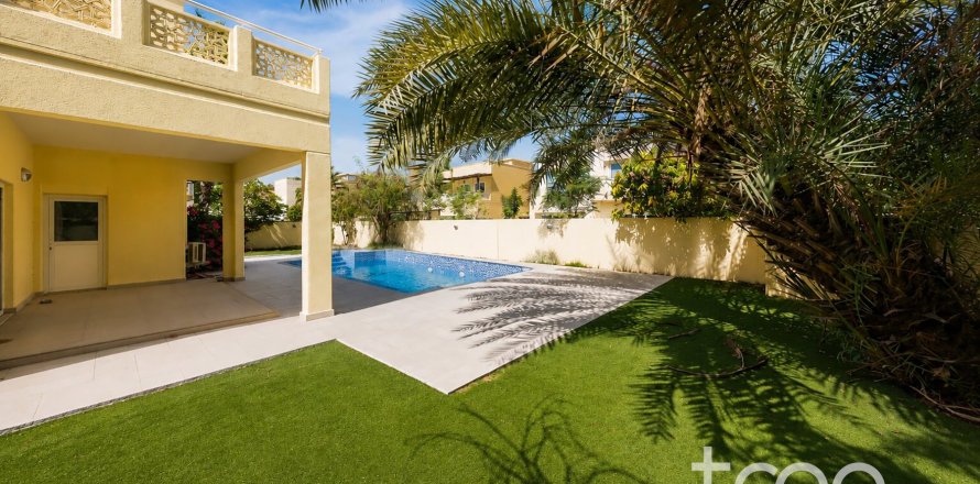Villa in Meadows, Dubai 4 bedrooms, 380.81 sq.m. № 134689