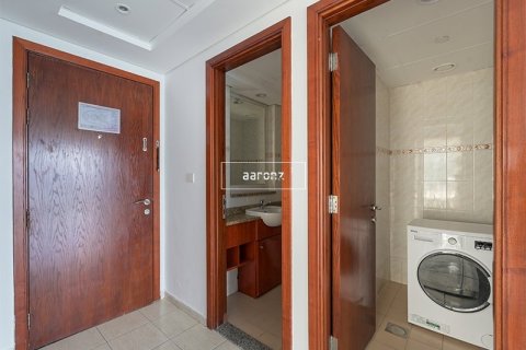 Снять в аренду квартиру в Джумейра Лейк Тауэрс, Дубай: 2 спальни, 154.7м², № 42543 - фото 11