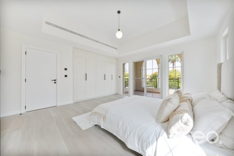 Villa en Arabian Ranches, Dubai, 4 dormitorios, 331.29 m², № 120131 - foto 10