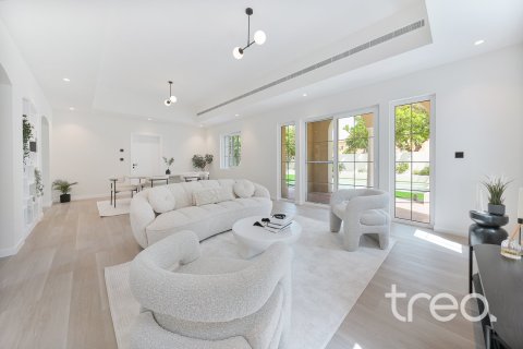 Villa en Arabian Ranches, Dubai, 4 dormitorios, 331.29 m², № 120131 - foto 3