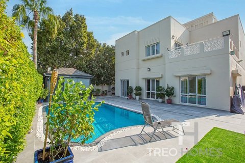 Villa en Meadows, Dubai, 4 dormitorios, 387.41 m², № 120125 - foto 2