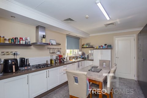 Villa en Meadows, Dubai, 4 dormitorios, 387.41 m², № 120125 - foto 6