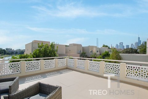Villa en Meadows, Dubai, 4 dormitorios, 387.41 m², № 120125 - foto 14