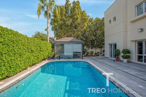 Villa en Meadows, Dubai, 4 dormitorios, 387.41 m², № 120125 - foto 16