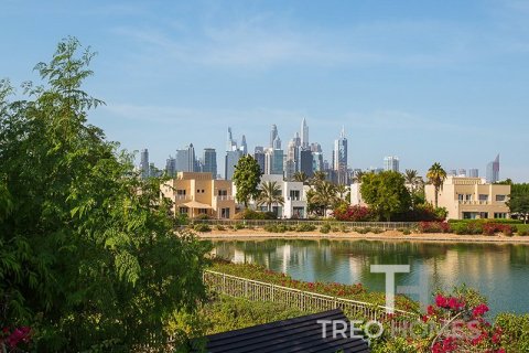 Villa en Meadows, Dubai, 4 dormitorios, 387.41 m², № 120125 - foto 20
