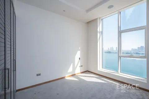 Apartment in Palm Jumeirah, Dubai 3 bedrooms, 222 sq.m. № 122828 - photo 2