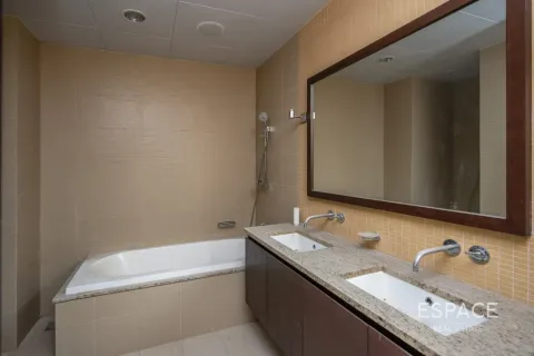 Apartment in Palm Jumeirah, Dubai 3 bedrooms, 222 sq.m. № 122828 - photo 13