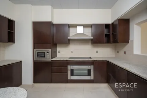 Apartment in Palm Jumeirah, Dubai 3 bedrooms, 222 sq.m. № 122828 - photo 6