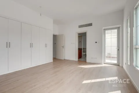 Villa in Springs 2, The Springs, Dubai 3 bedrooms, 228 sq.m. № 122832 - photo 9