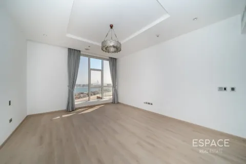 Apartment in Palm Jumeirah, Dubai 3 bedrooms, 222 sq.m. № 122829 - photo 13