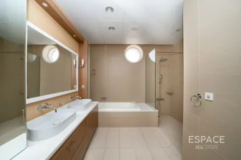 Apartment in Palm Jumeirah, Dubai 3 bedrooms, 222 sq.m. № 122829 - photo 15
